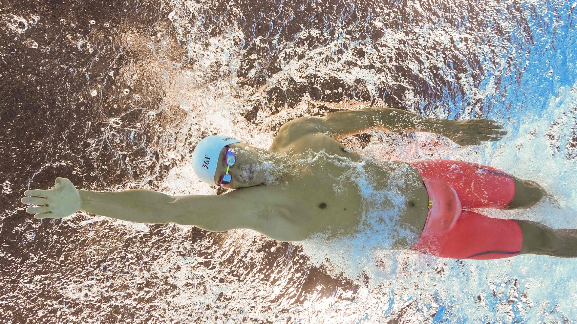 赛道新王诞生,皮亚斯特里统治全场,雷诺车队完胜红牛二队